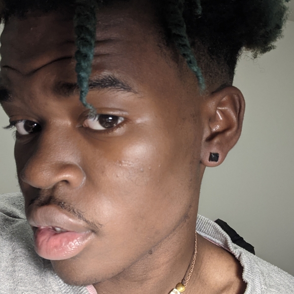 Square shaped 5mm black stud earrings - Picture 8 of 10